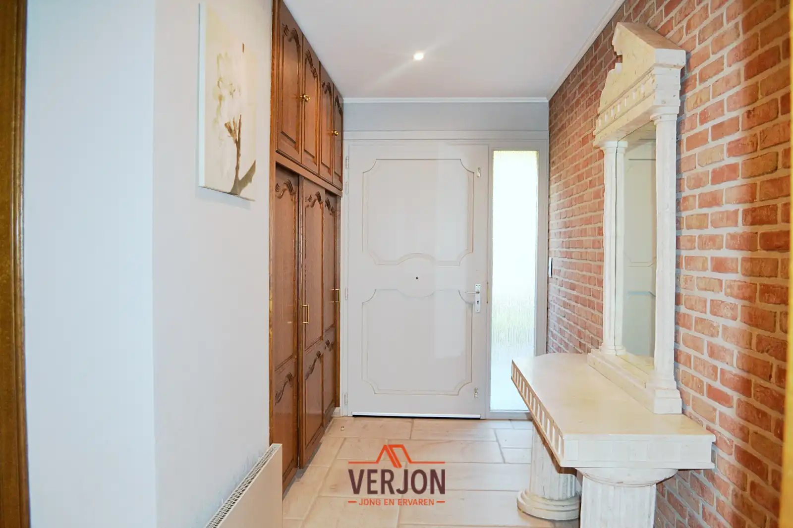 Villa met 4 slaapkamers en dubbele garage in een doodlopende straat te koop in Izegem! foto 2