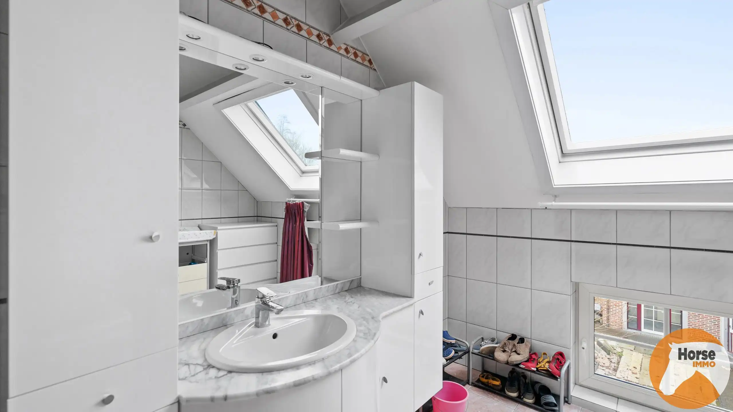 TOLLEMBEEK - Prachtige woning met 3 loodsen op +-2,9ha. foto 27