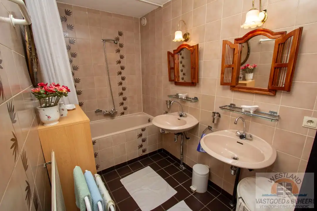 Gelijkvloers appartement met drie slaapkamers foto 9