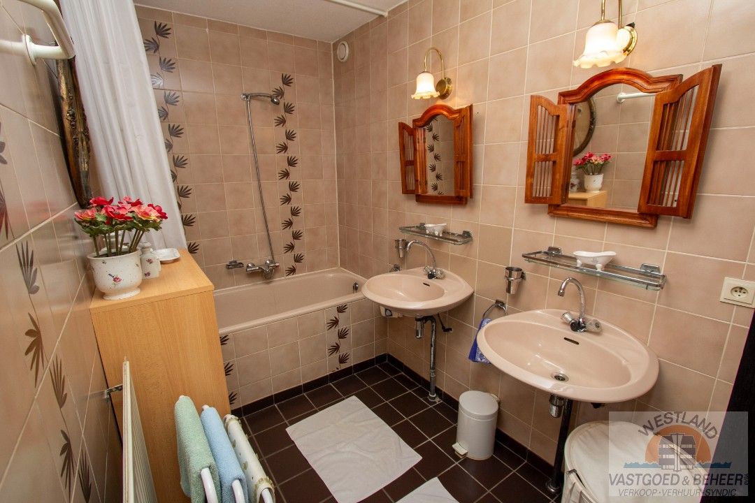 Gelijkvloers appartement met drie slaapkamers foto 9