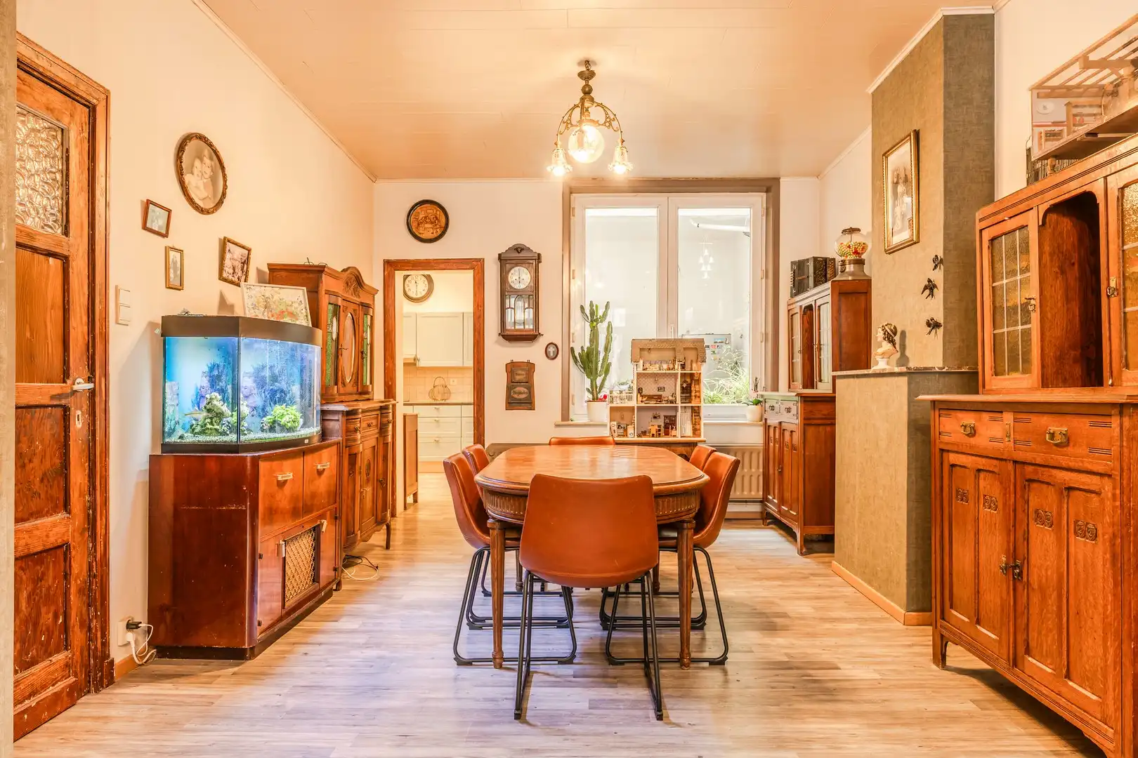 Op te frissen Belétage woning in rustige wijk foto 6