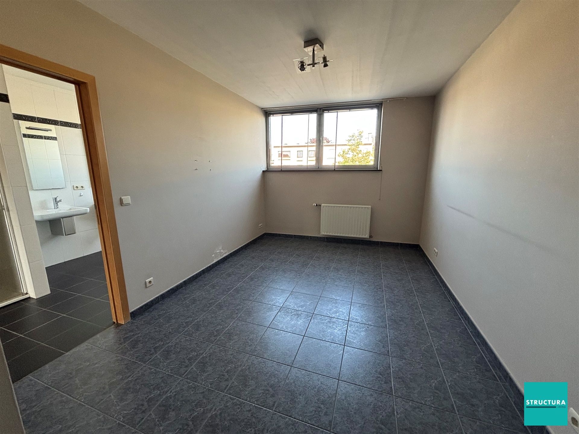 Appartement met 3 kamers en ruime garage in centrum Merchtem foto 14