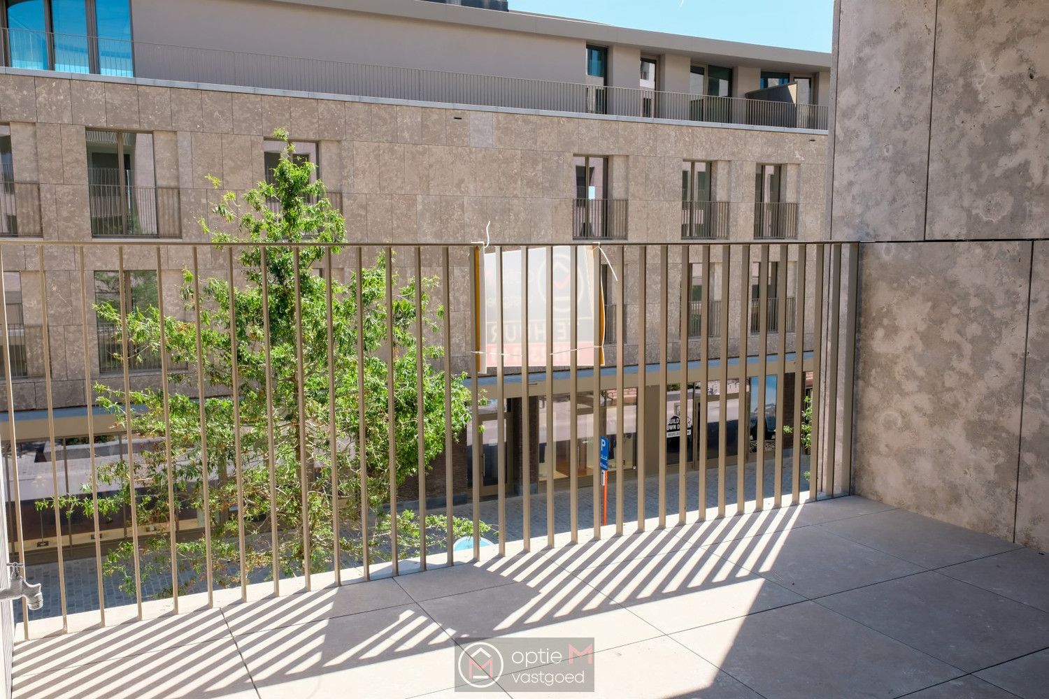 MOOI GELEGEN APPARTEMENT IN QUARTIER BLEU MET PARKING EN BERGING foto 6