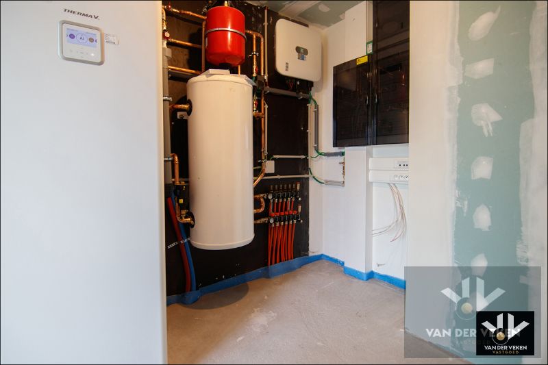 TOTAAL VERNIEUWDE WONING - ENKEL NOG AFWERKEN NAAR EIGEN SMAAK EN INZICHT foto 17