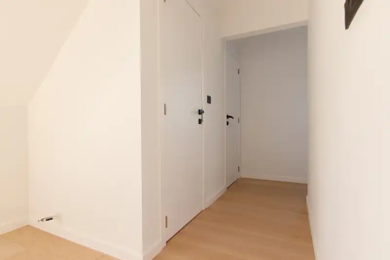 Zeer ruime, totaal gerenoveerde halfopen bebouwing in een rustige, doodlopende straat op centrale locatie! foto 33