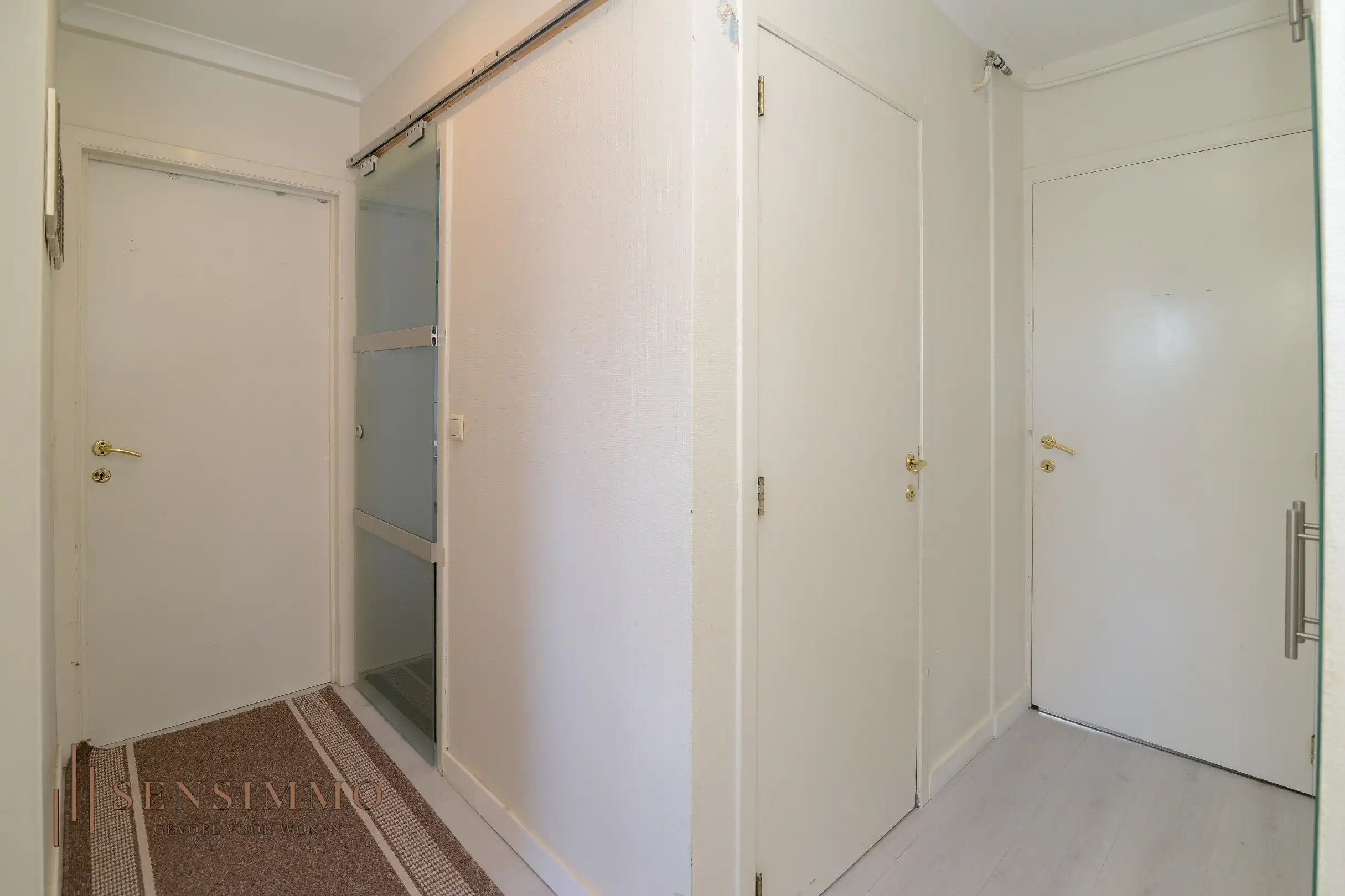 Lichtrijk en ruim 3 slaapkamer appartement vlakbij Genk centrum! foto 13