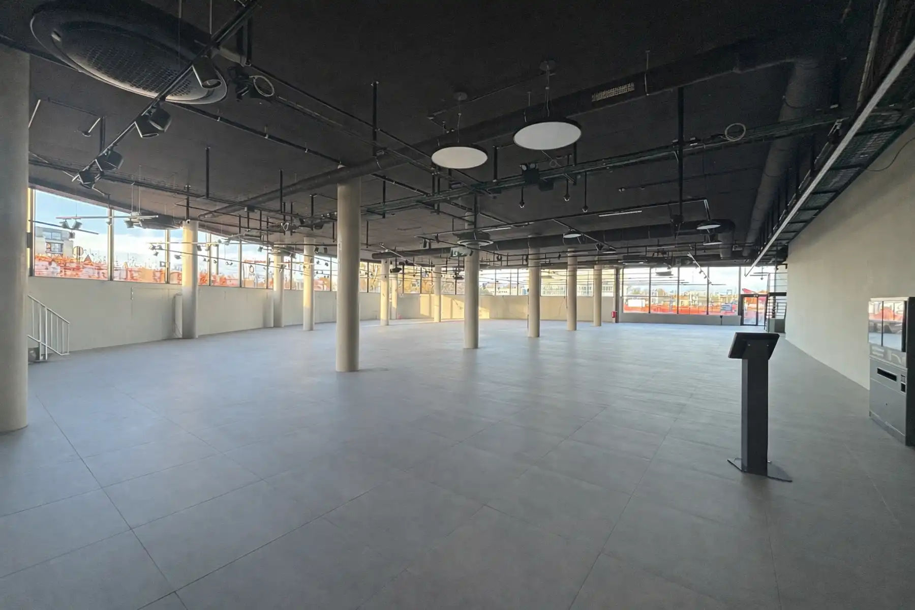 Commerciële ruimte (999 m²) te huur – Keerdok Mechelen foto 2