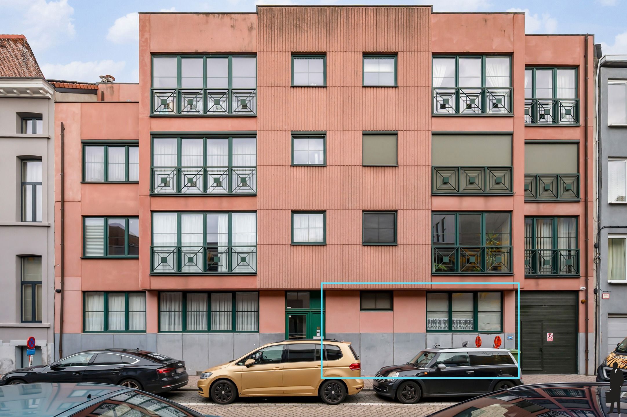 Lichtrijk appartement met een ruim terras van 40m² foto {{pictureIndex}}