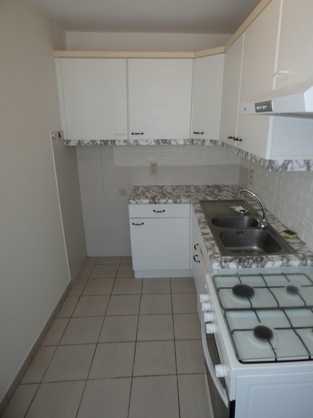 Instapklaar 2-slpk appartement met terras, Torhout foto 9