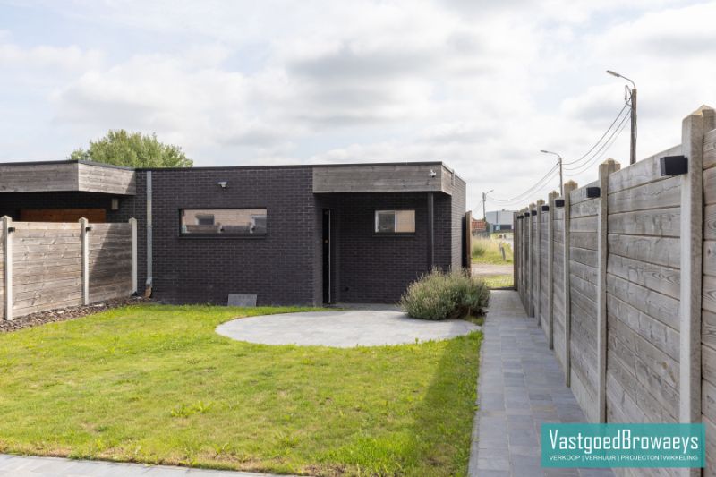 Instapklare woning met 4 slaapkamers, tuin & garage foto 21