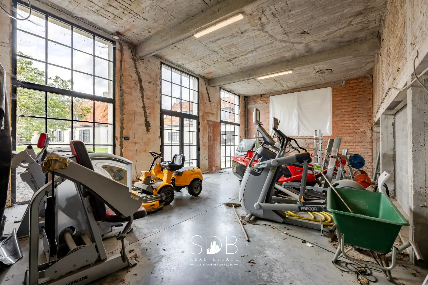 Landelijke villa met ruime bedrijfsgebouwen en opslagmogelijkheden op 23.740m² foto 35