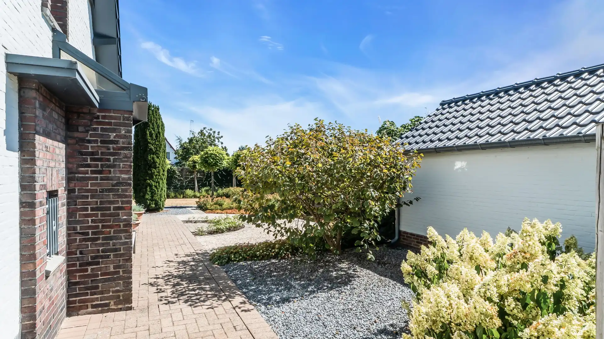Charmante woning 3 slaapkamers een gezellige tuin te As foto 18