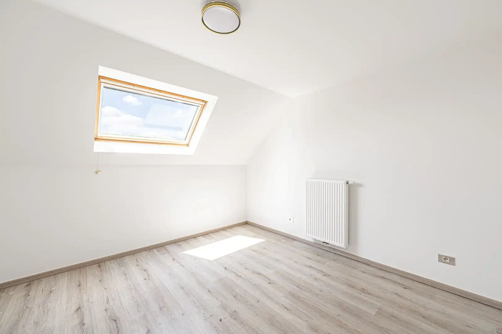 Instapklare woning met 3 slaapkamers, garage en zonnige tuin in Dadizele foto 16