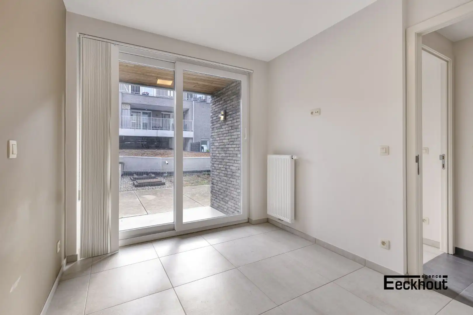 Instapklaar 2-slaapkamer appartement met ruim terras gelegen aan de Spuikom te Bredene! foto 11