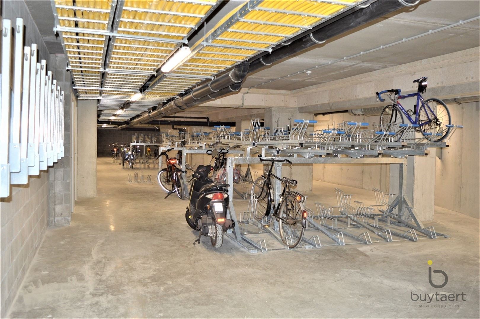 Een slaapkamer appartement met panoramisch uitzicht! foto 27