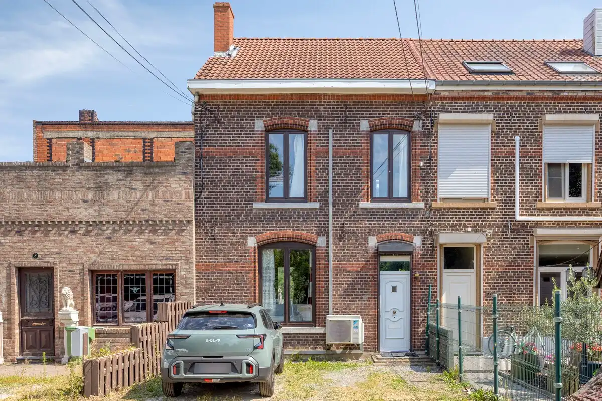 Rustig gelegen renovatiewoning met 3 slaapkamers foto {{pictureIndex}}