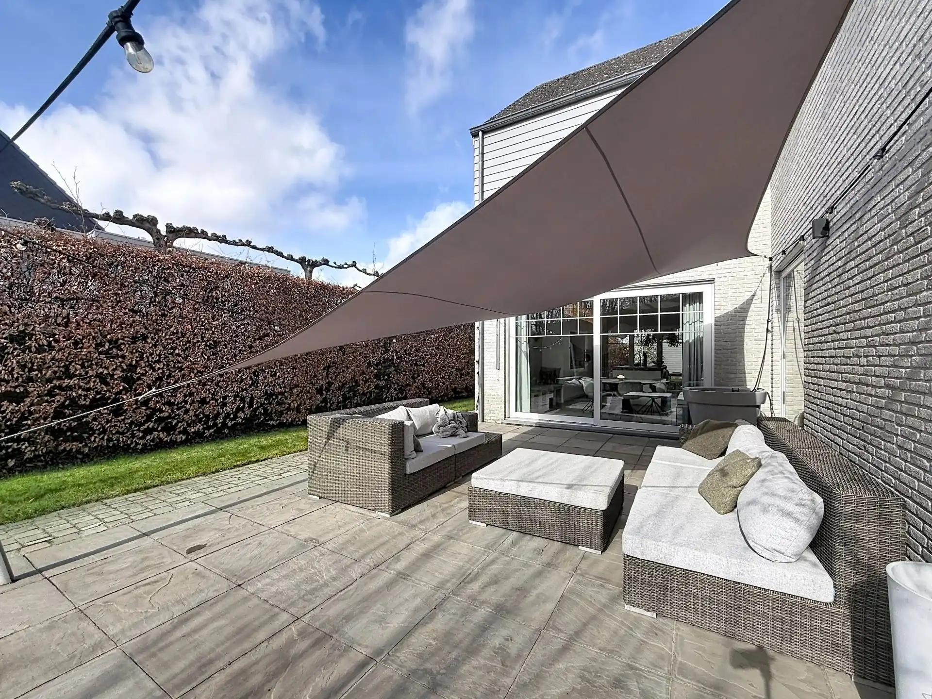 Prachtige luxueus ingerichte woning met 4 slaapkamers en 2 badkamers op een mooi perceel met bijgebouw. foto 38