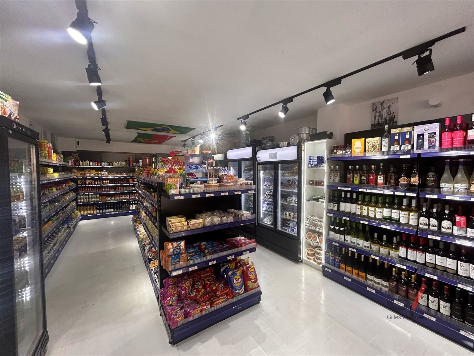 Verhuurde handelsruimte te koop foto {{pictureIndex}}