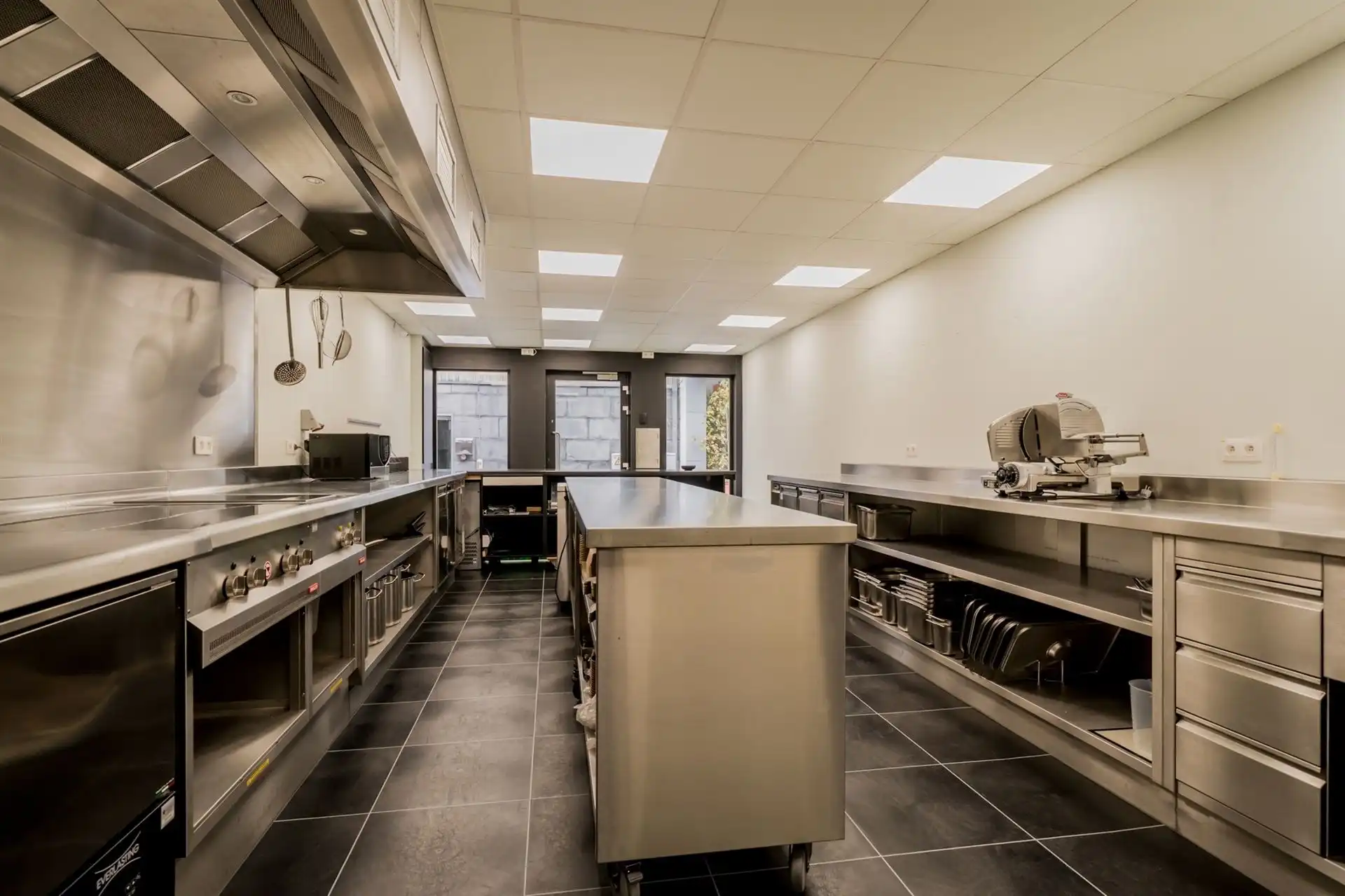 Veelzijdig handelspand in centrum Mechelen foto 4