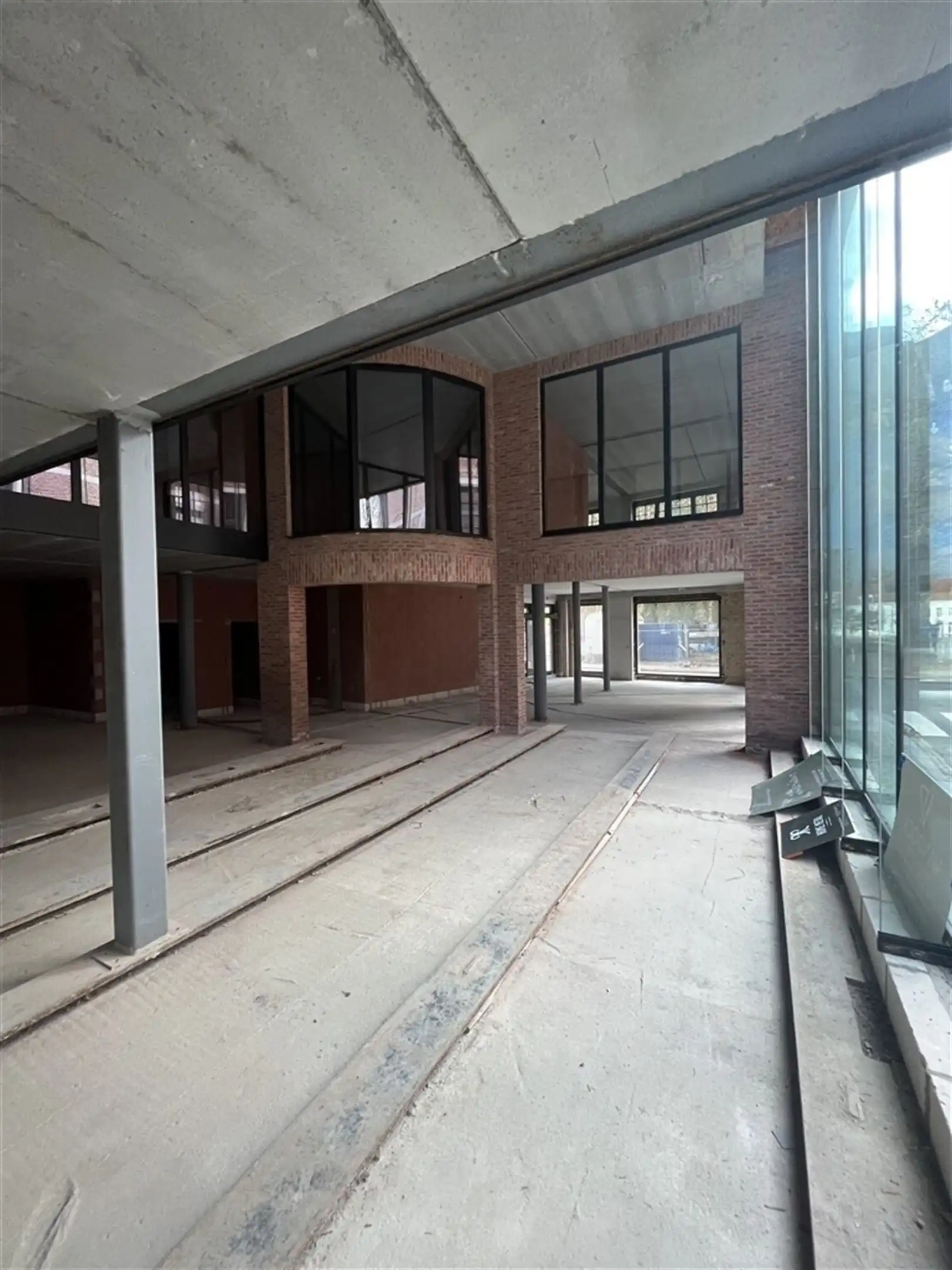 Volledig kantoorgebouw te koop of te huur foto 6