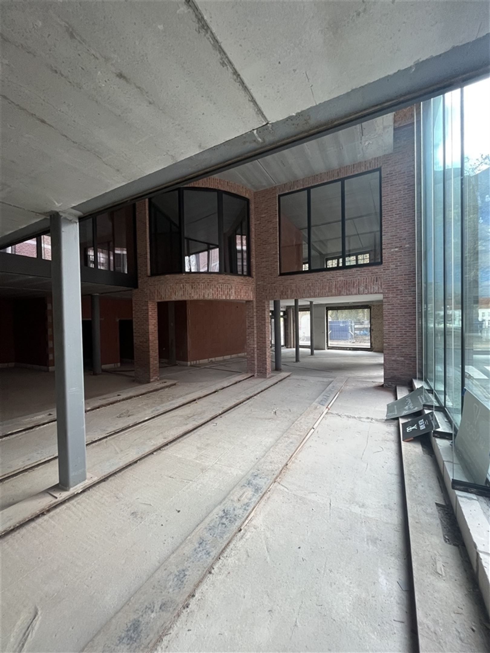 Volledig kantoorgebouw te koop of te huur foto 6