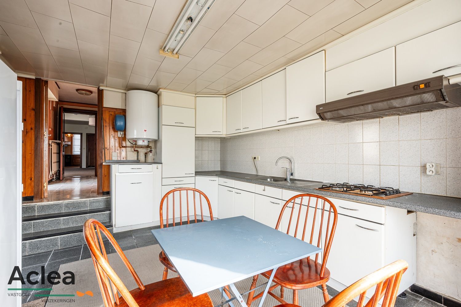 Te renoveren woning met 4/5 slpks en mooie zuid gerichte tuin foto 11