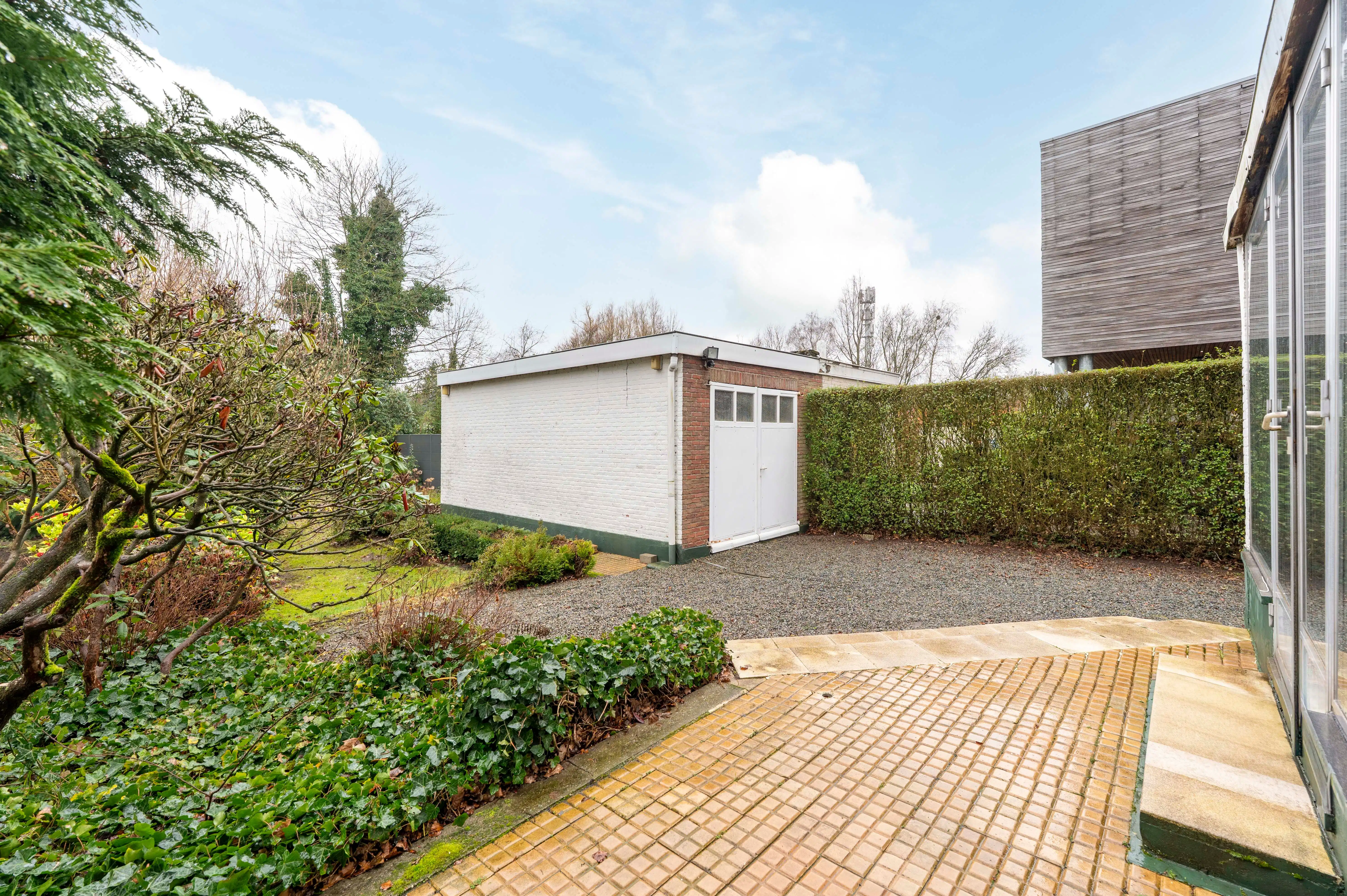 Halfopen bebouwing met veel potentieel, zonnige tuin en garage in Kapellen! foto 9