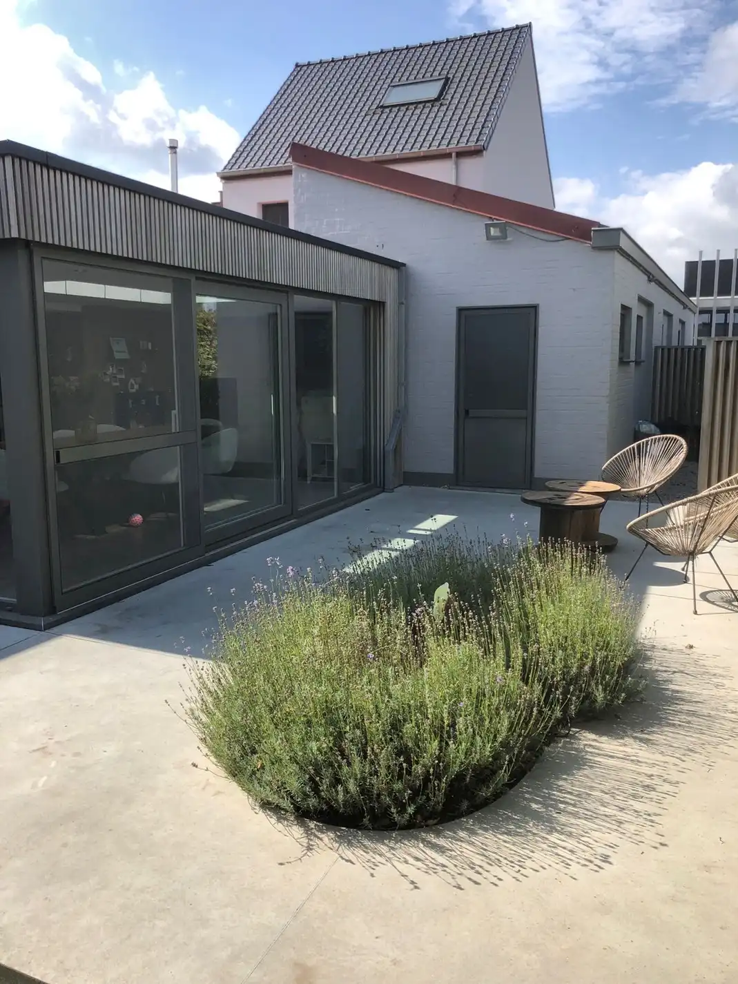 Alleenstaande woning met 5 slaapkamers en diepe tuin te Zarren foto 2