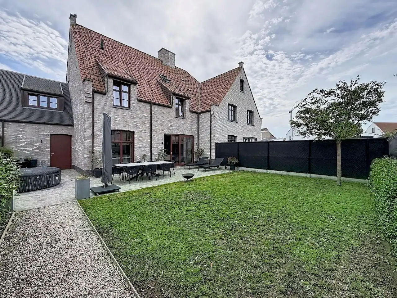 Ruime halfopen, quasi nieuwbouw woning op rustige ligging in het pittoreske Ramskapelle foto 17