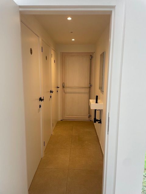 HIPPE KANTOREN-POLYVALENT GEBOUW NABIJ OPRIT E40 foto 11