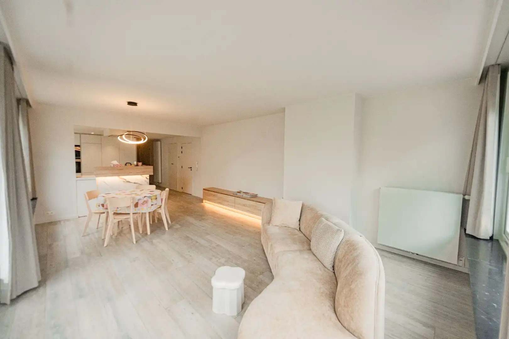 Vernieuwd luxueus appartement met 2 slaapkamers foto 6
