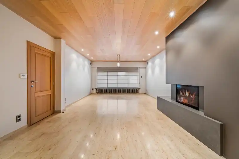 Zonnebeke-Passendale.&nbsp; Wonen en werken, grote verzorgde woning met > 5 slaapkamers en aparte >60m2 kantoorruimte / praktijk / hobbyruimte met aparte ingang. foto 3