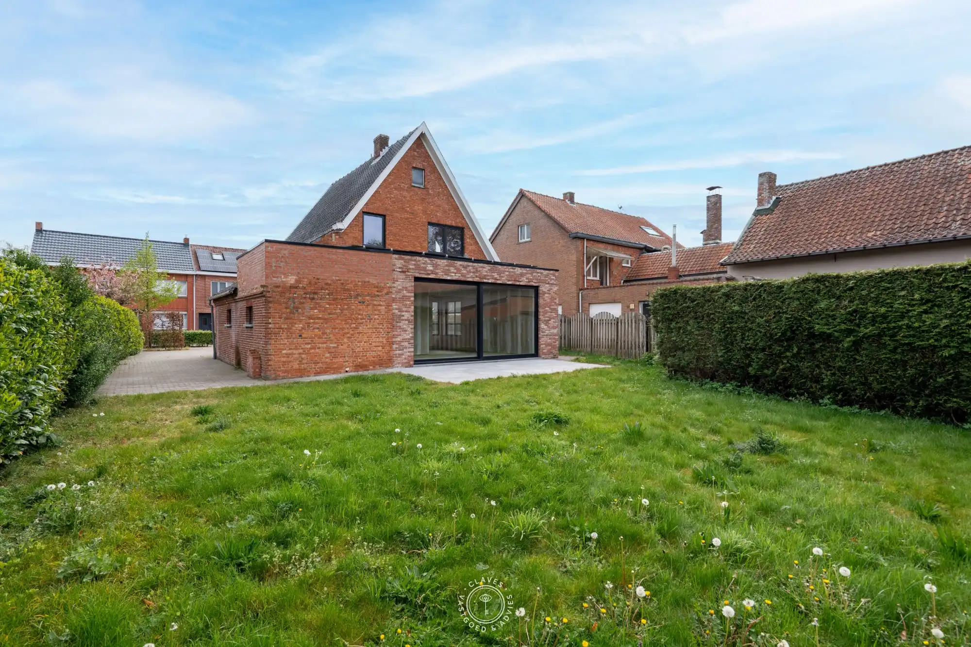 Verder te renoveren open bebouwing op toplocatie foto 2
