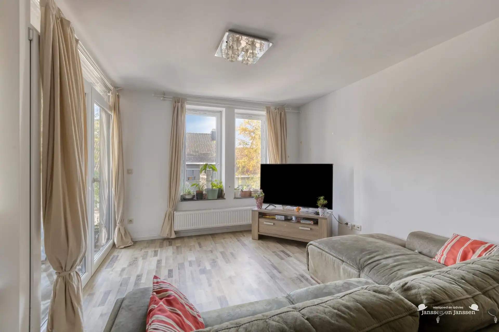 Praktisch duplexappartement met 2 slaapkamers en overdekt terras in het centrum van Leopoldsburg foto 2