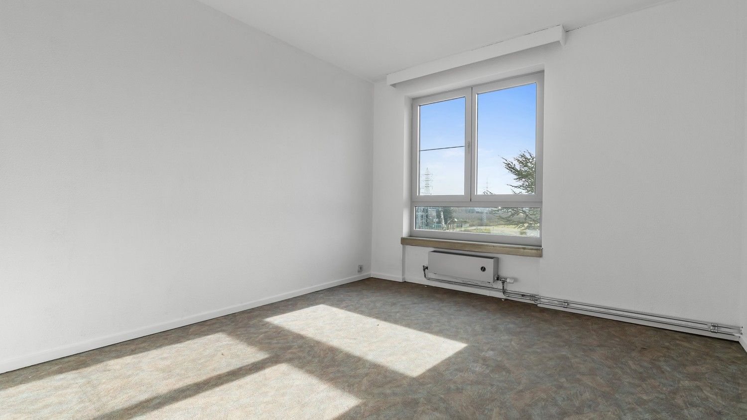 Ruim en lichtrijk appartement met 3 slaapkamers, kelder en autostaanplaats foto 10