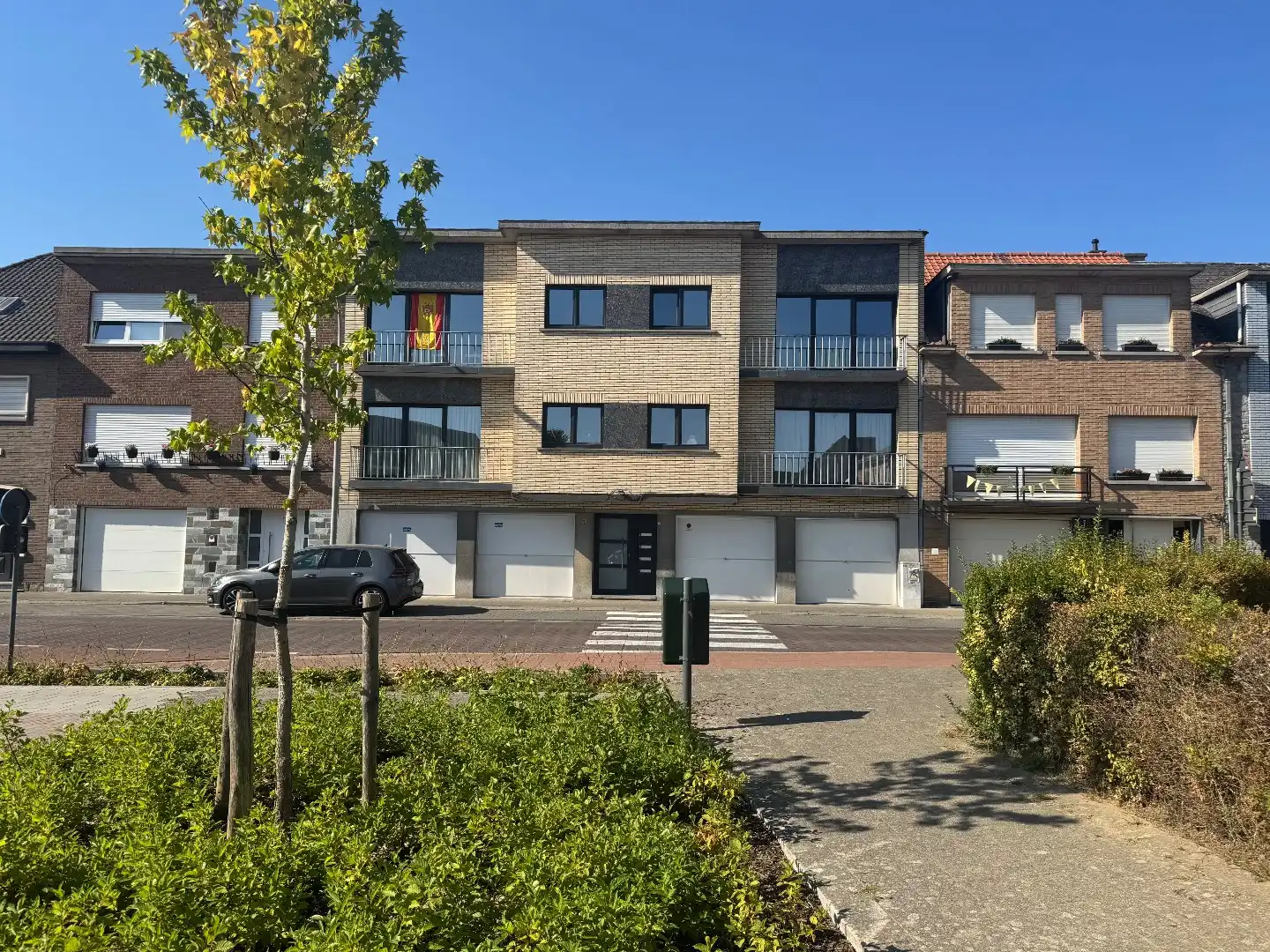 Appartement 2 slpk INCLUSIEF garage en berging - vlak bij het station van Merchtem foto 2