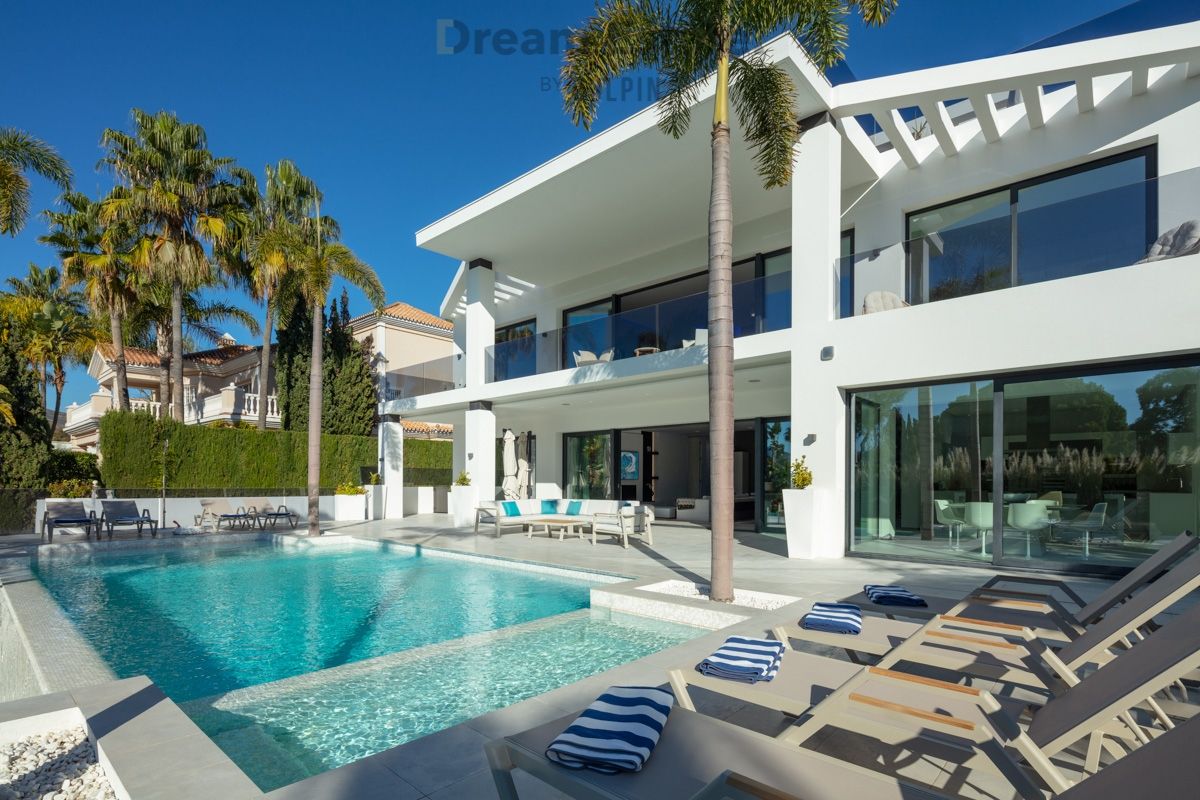 Eigentijdse villa in het bevoorrechte Nueva Andalucia foto 2
