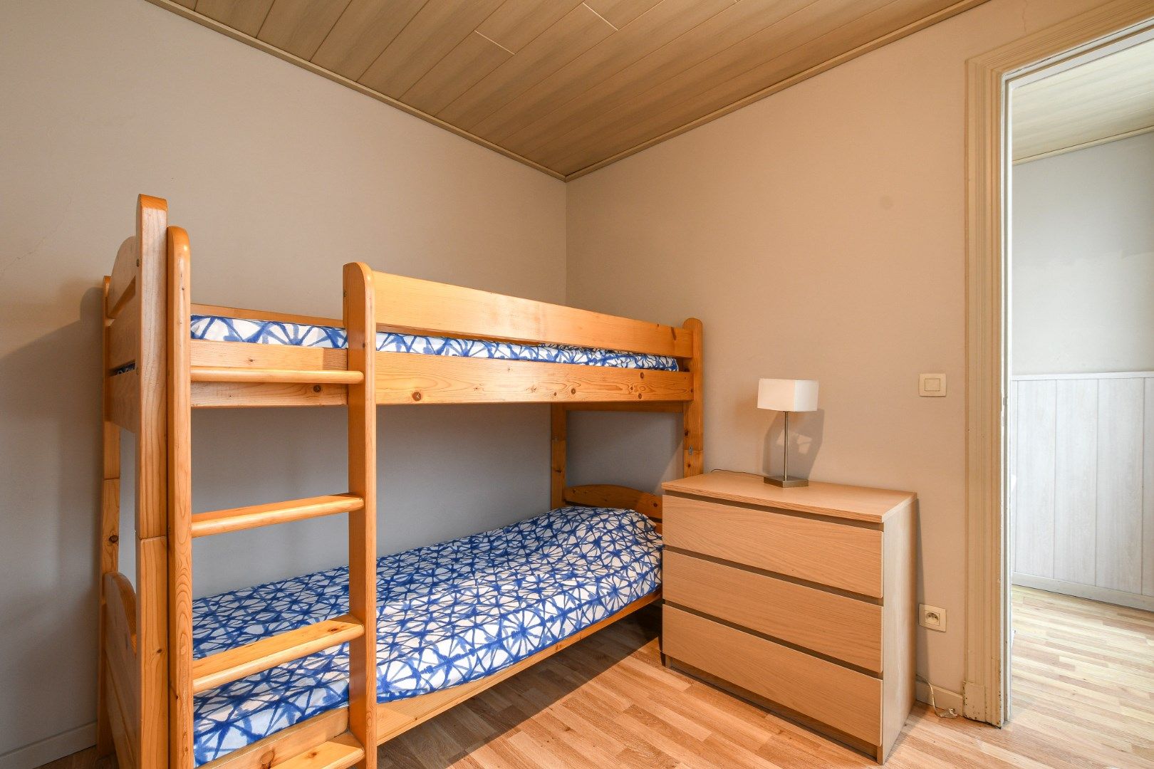 Opbrengsteigendom met 2 ruime appartementen en handelszaak op toplocatie! foto 33