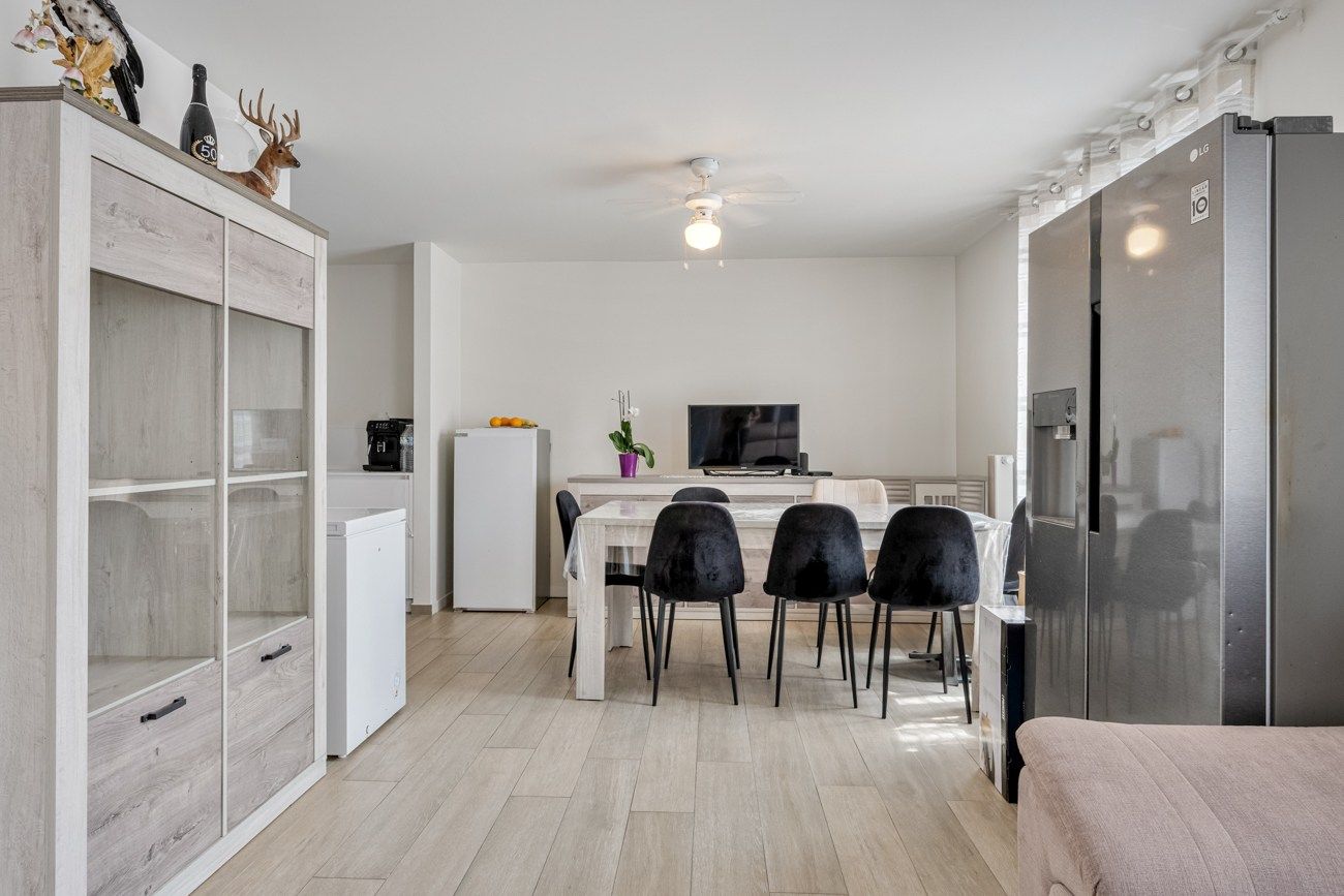instapklaar 2 slaapkamerappartement op fietsafstand van UZ Jette, Brussel- en Wemmel centrum foto {{pictureIndex}}