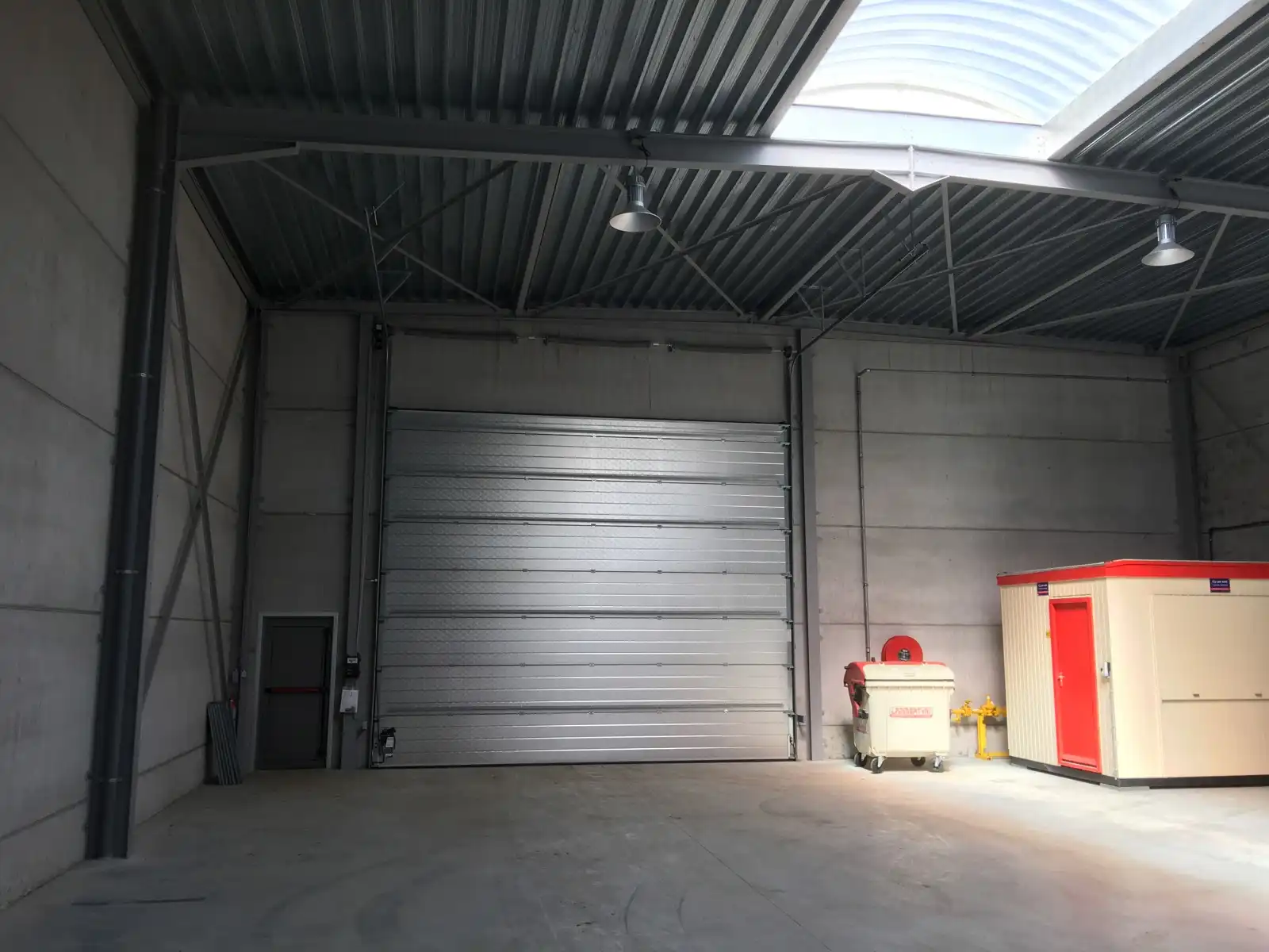 Magazijn te huur in Beveren ! foto 6