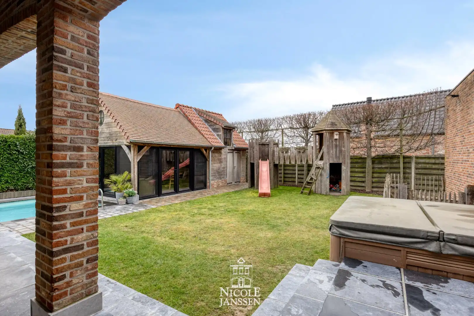 Ruime gezinswoning foto 43