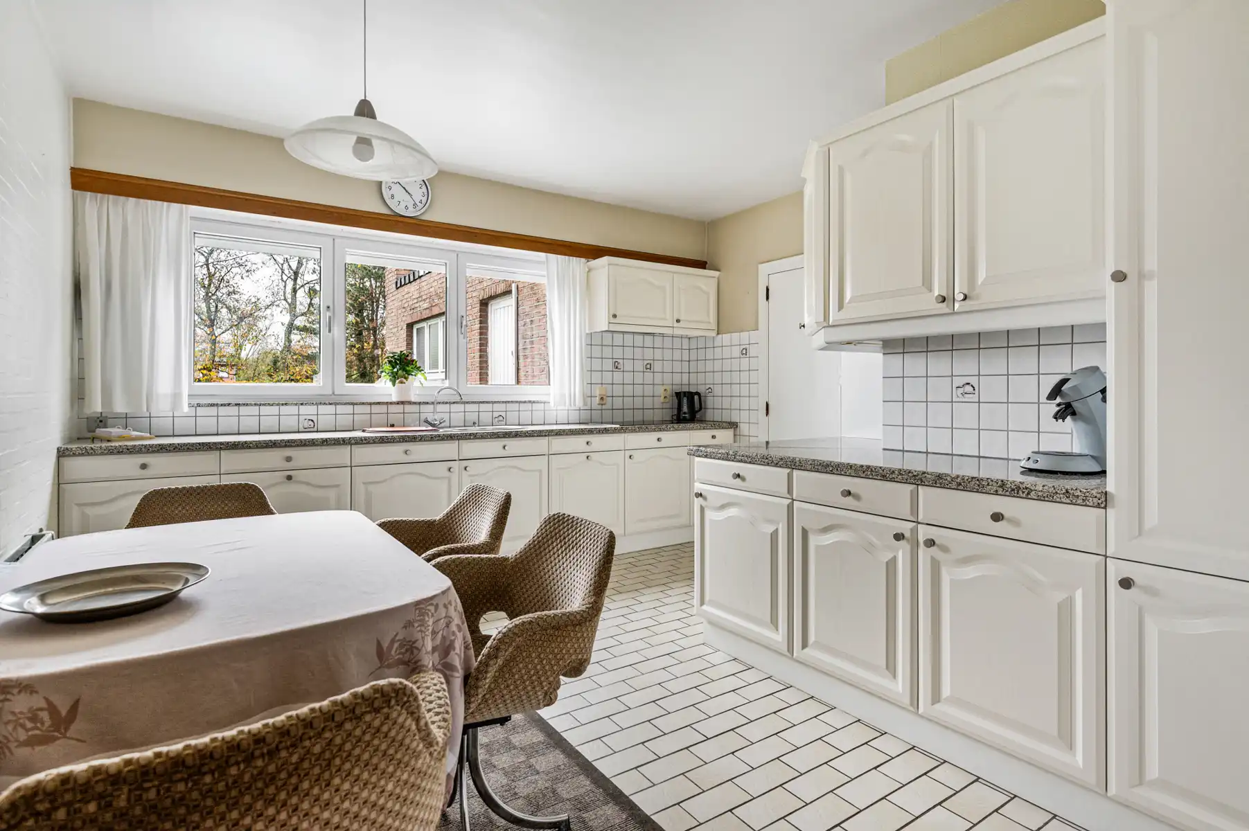 Ruime gezinswoning met tuin en garage op 856 m2 foto 14