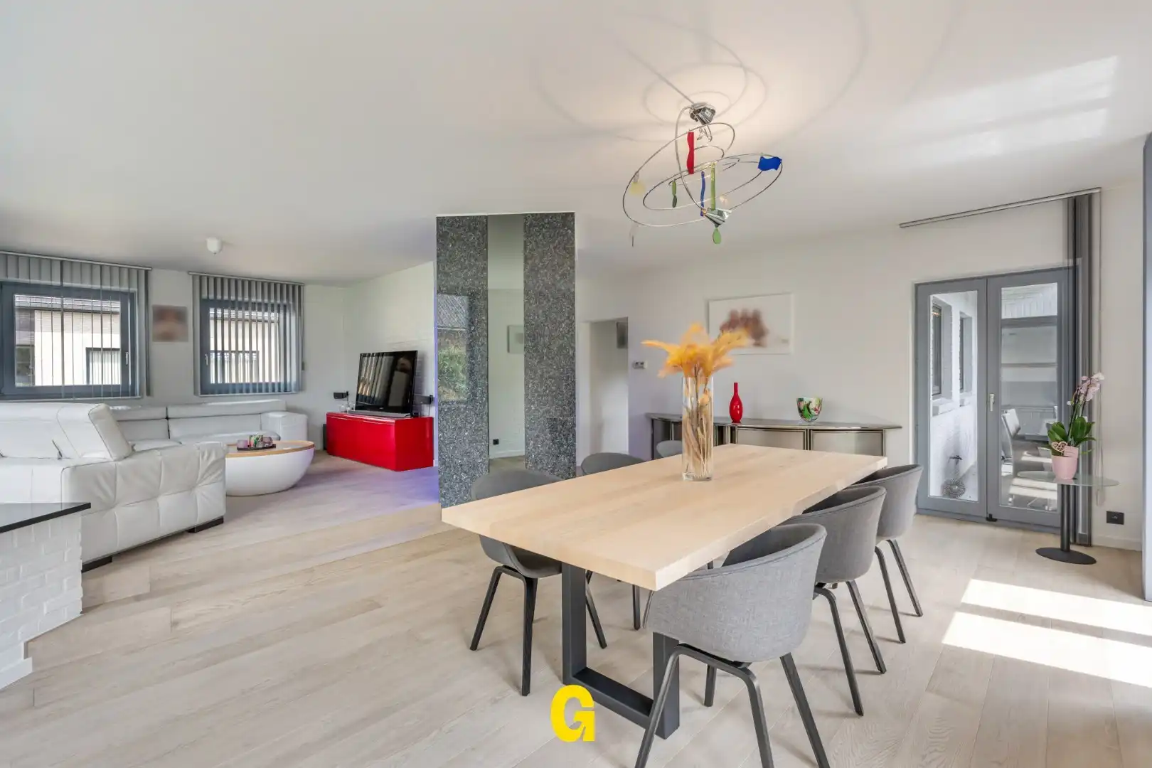 Knappe halfopen woning met een aantrekkelijke tijdloze architectuur, in perfecte staat, op 5a 67ca - label C foto 9