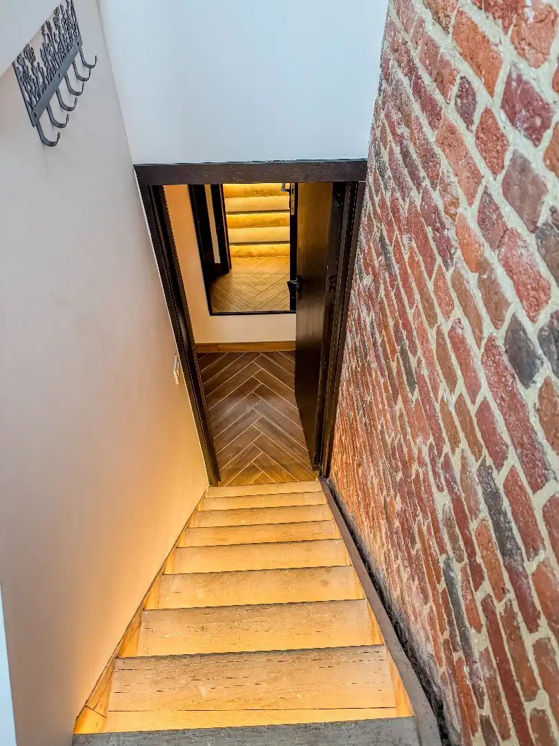 Gerenoveerde & bemeubelde studio te huur in centrum Leuven foto 3