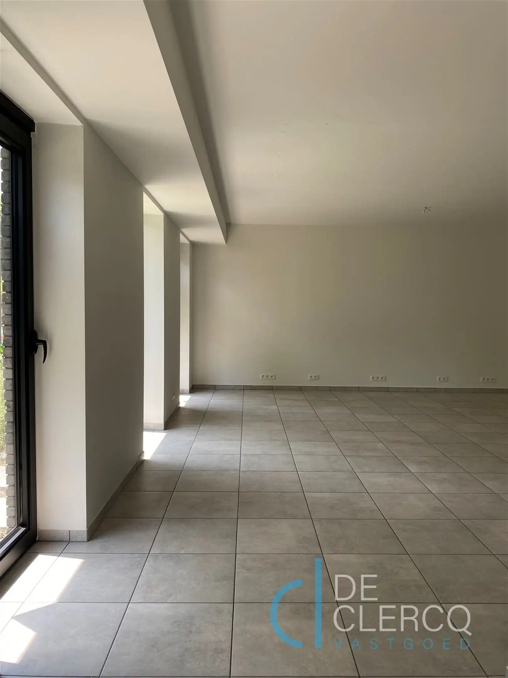 Nieuwbouw handelspand TE KOOP op toplocatie in Lochristi! foto 9