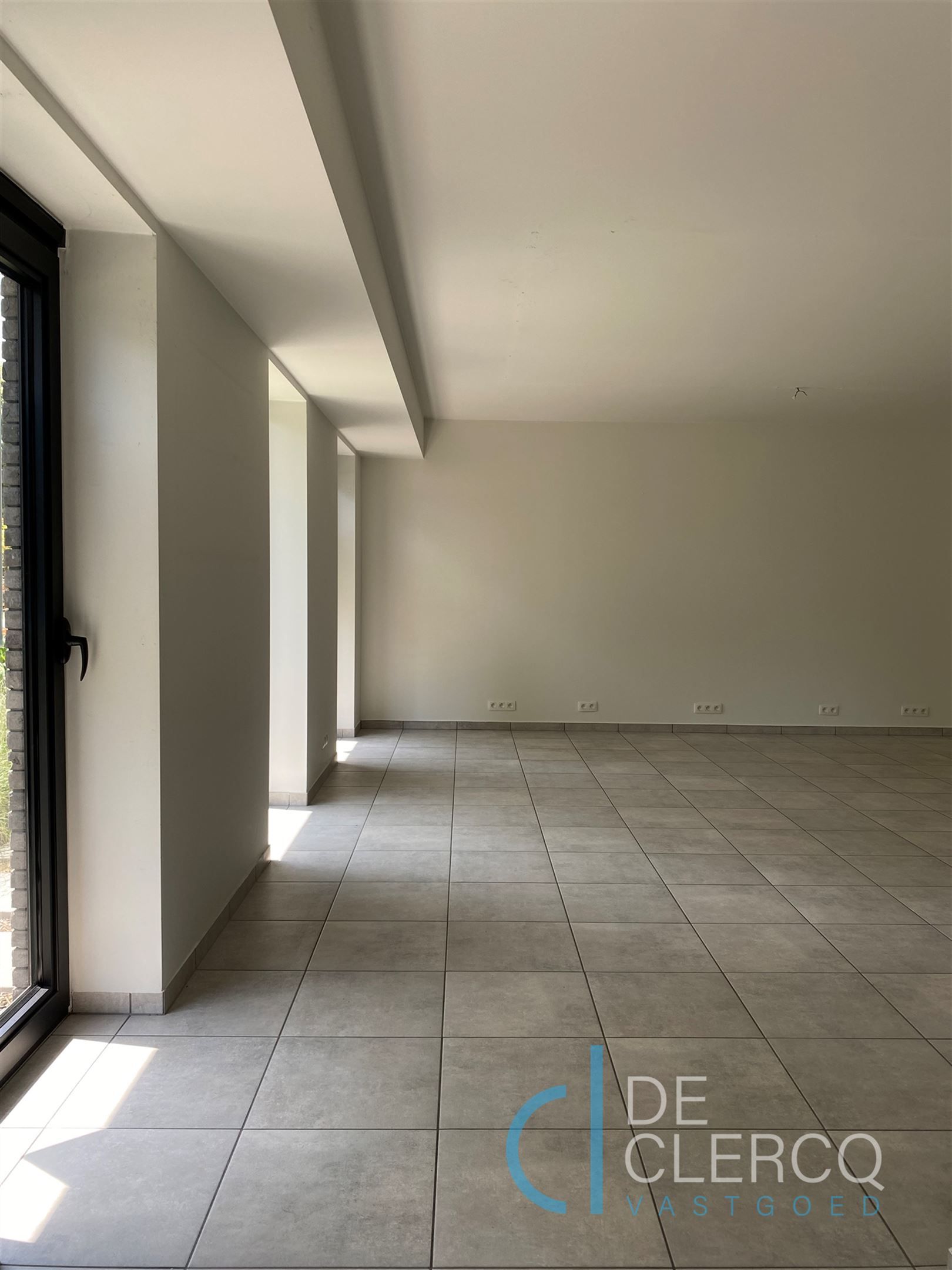 Nieuwbouw handelspand TE KOOP op toplocatie in Lochristi! foto 9