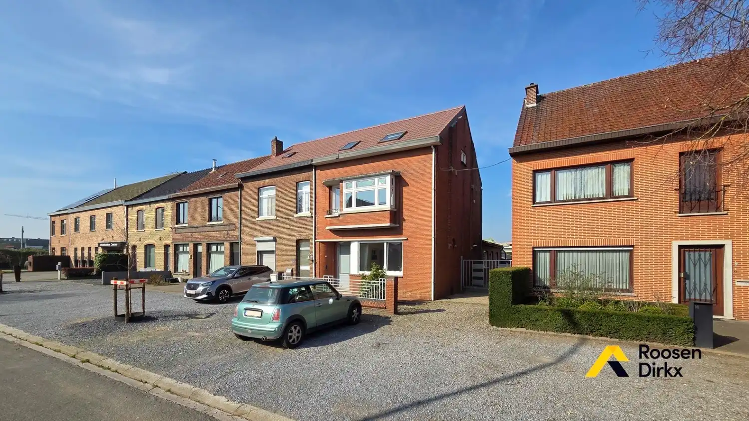 Opbrengsteigendom met 2 appartementen te centrum Bree! foto {{pictureIndex}}