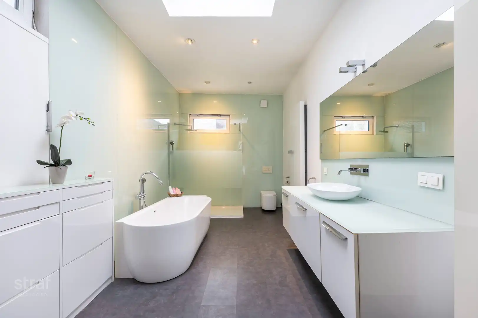 Klassevol Herenhuis met 6 slaapkamers met grote zonnige tuin foto 17