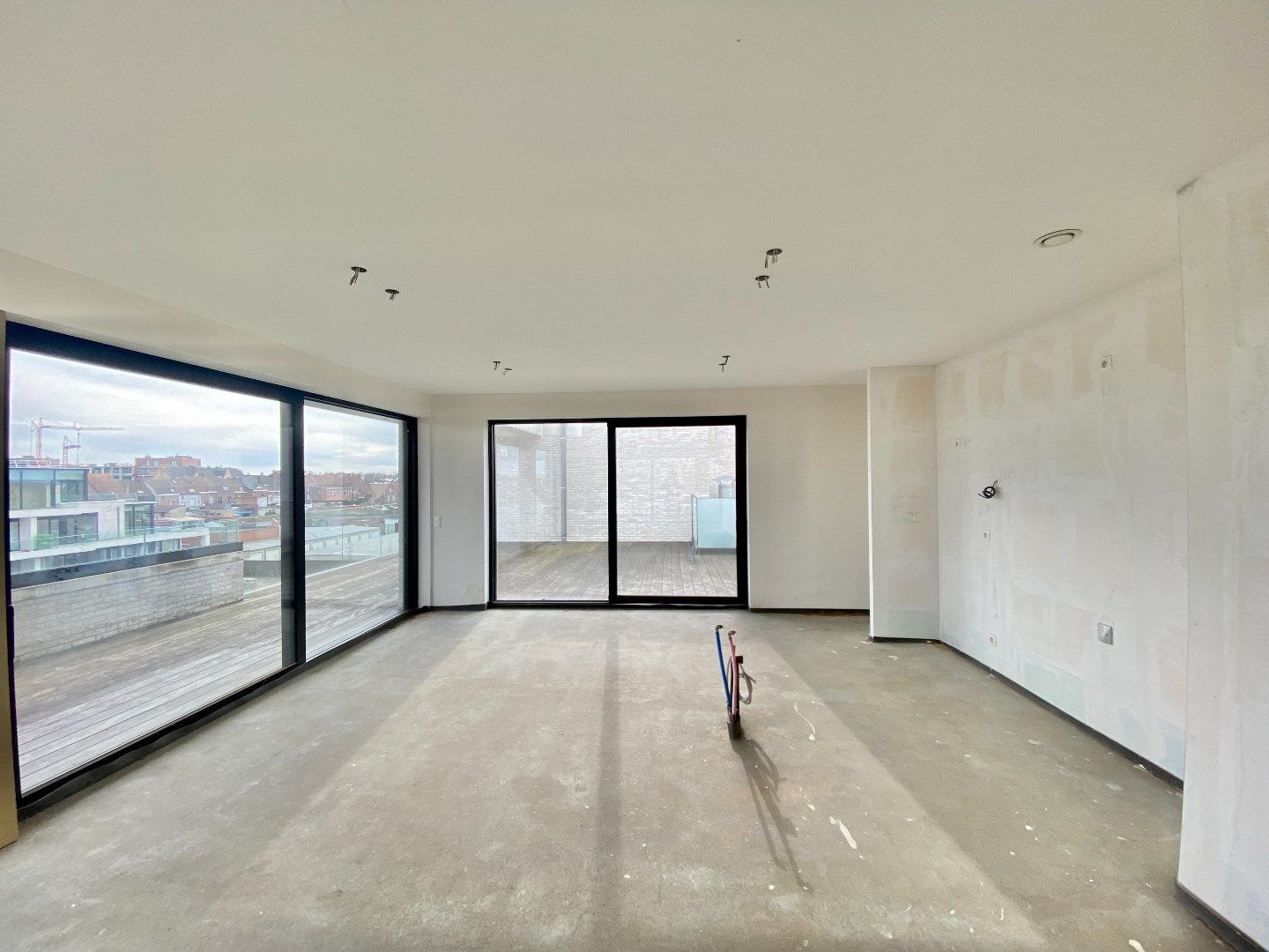 LUXE PENTHOUSE (141M²) MET PRIVATE LIFT, 2 SLPKS EN RUIM TERRAS (95M²) foto 5