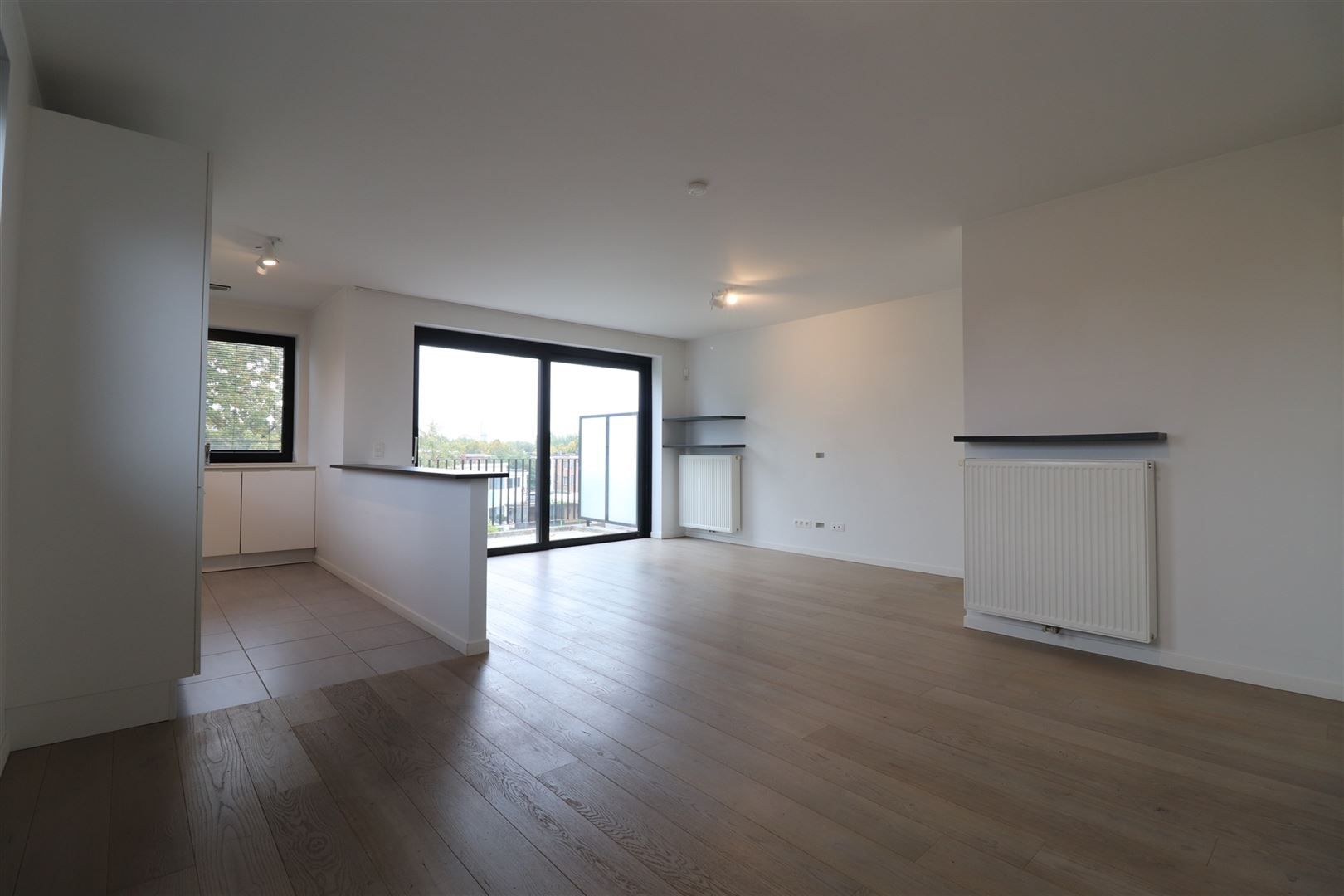 Modern appartement met terras en parking  foto 2